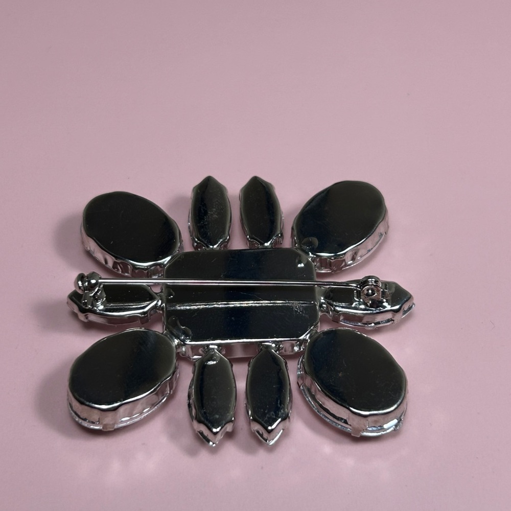 Sparkling Silver Tone Rhinestone Brooch - Picture 4 of 7